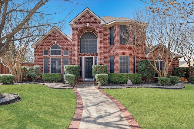 view of front property featuring a front yard