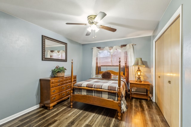 bedroom featuring dark wood-type flooring, ceiling fan, and a closet