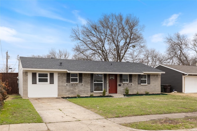 single story home featuring a front lawn