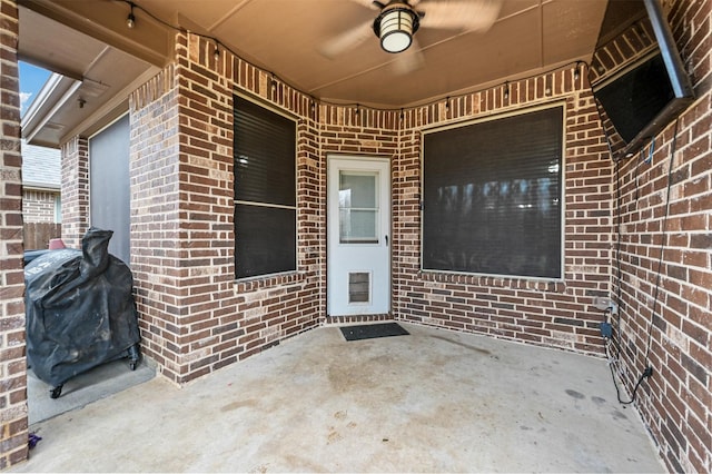 doorway to property with a patio and ceiling fan