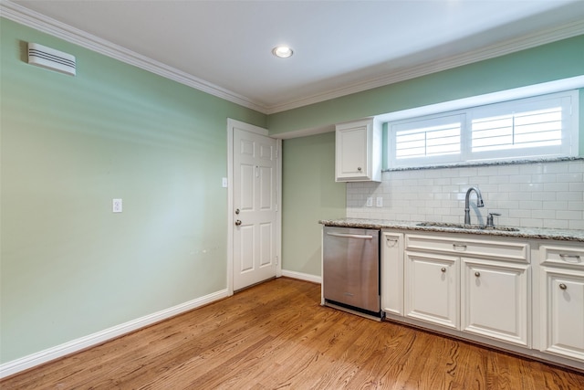 kitchen featuring sink, tasteful backsplash, light hardwood / wood-style floors, white cabinets, and stainless steel dishwasher