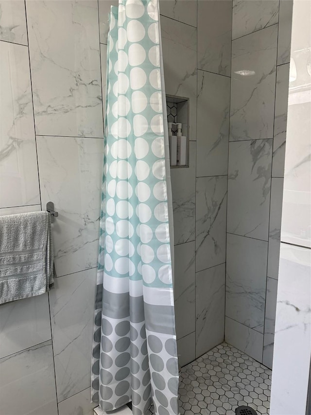 1714 Laurel Rd, Gainesville, TX 76240 - full bathroom with a shower stall