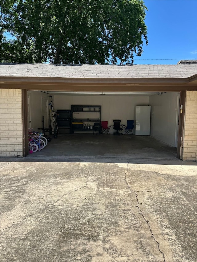 1714 Laurel Rd, Gainesville, TX 76240 - garage with concrete driveway