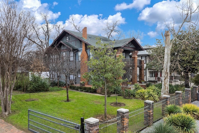 view of front facade featuring a front yard