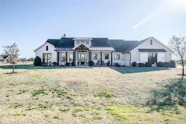 modern farmhouse style home featuring a front yard