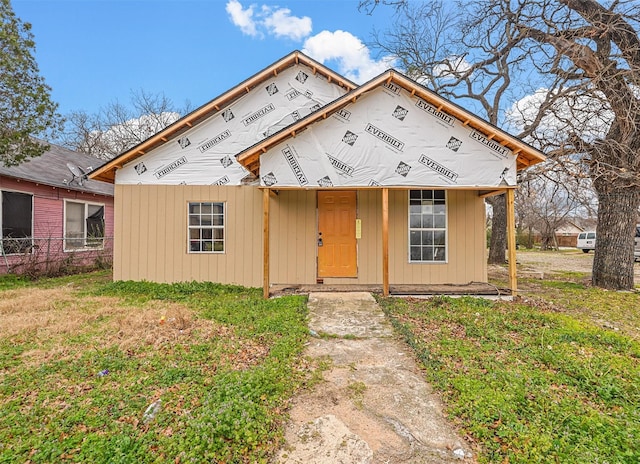 view of front of house with a front yard