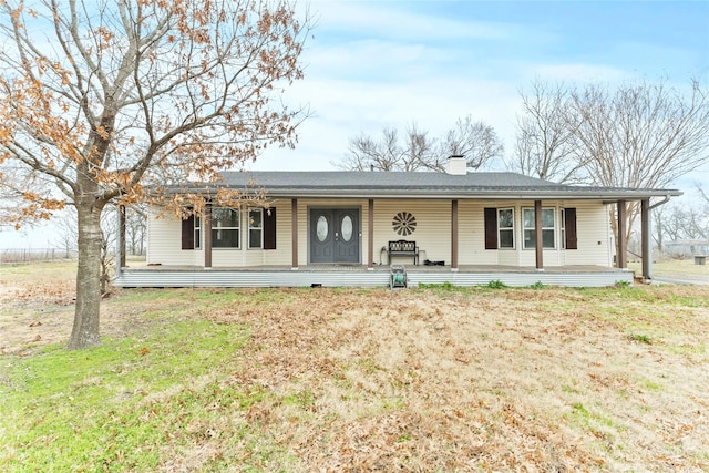 ranch-style home featuring a porch and a front lawn