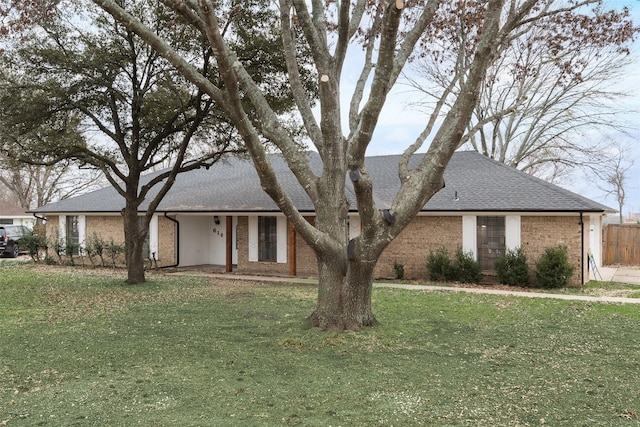 single story home with a front yard