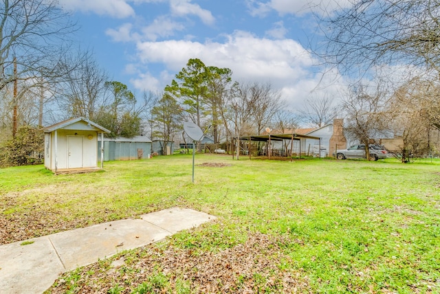 view of yard with a shed