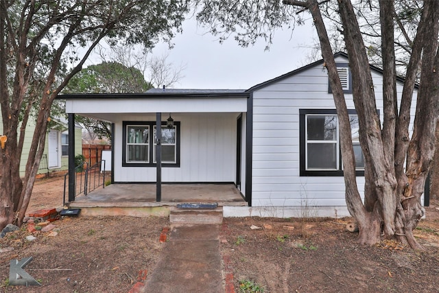 view of front of property featuring covered porch