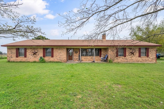 ranch-style house featuring a front yard