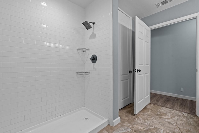 119 Wheeler St, Weatherford, TX 76086 - full bathroom featuring tiled shower, visible vents, and baseboards
