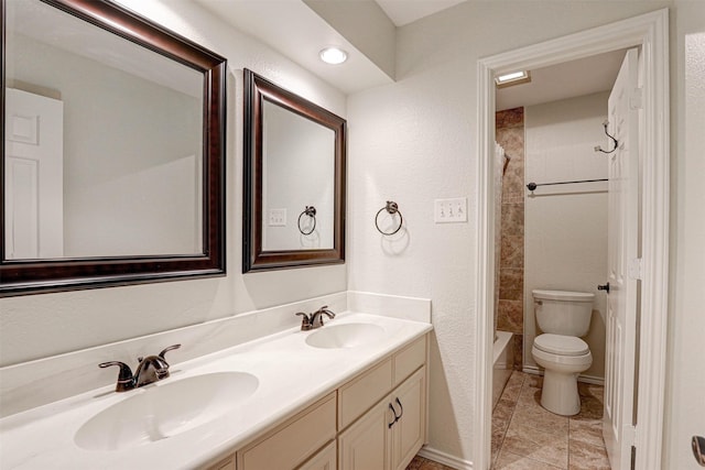 full bathroom with shower / tub combo with curtain, vanity, and toilet