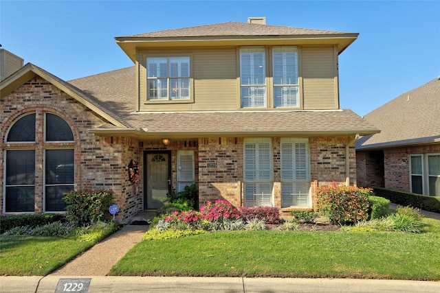 view of front of home featuring a front yard