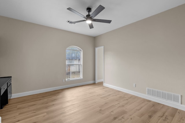 unfurnished room featuring ceiling fan and light hardwood / wood-style flooring