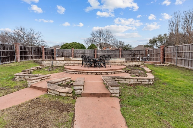 view of yard featuring a patio