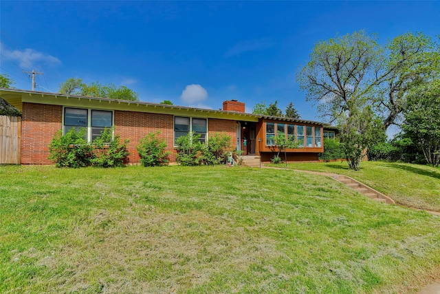 ranch-style house featuring a front lawn