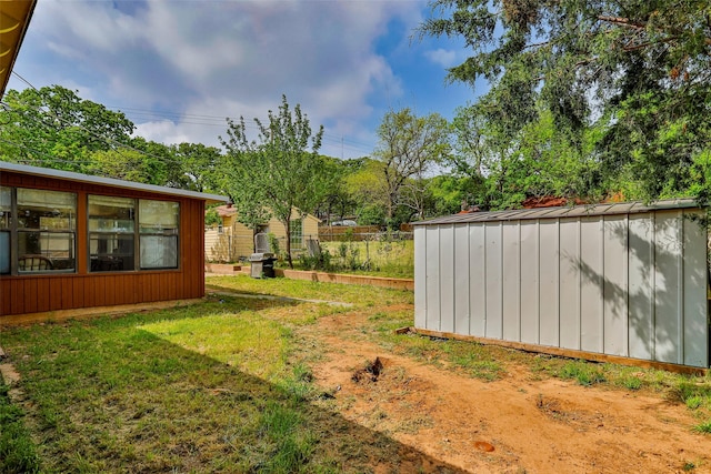 view of yard featuring a storage shed