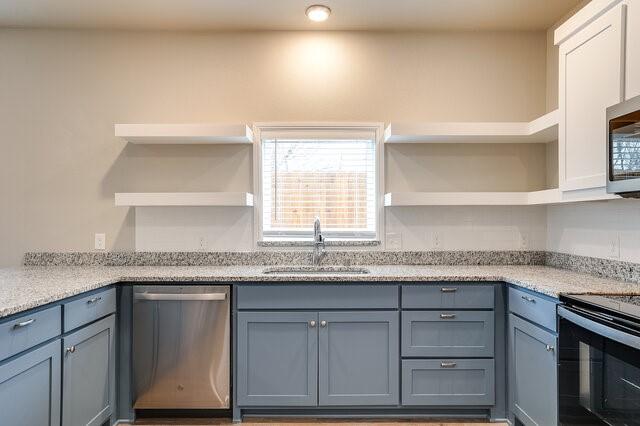 kitchen featuring appliances with stainless steel finishes and sink