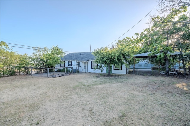 view of front facade with a front yard