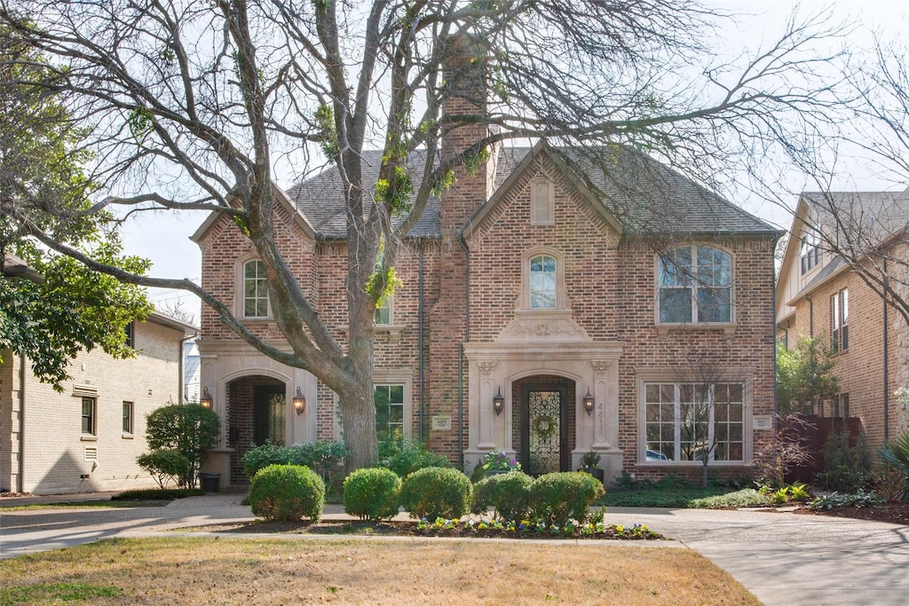 tudor home featuring a front yard