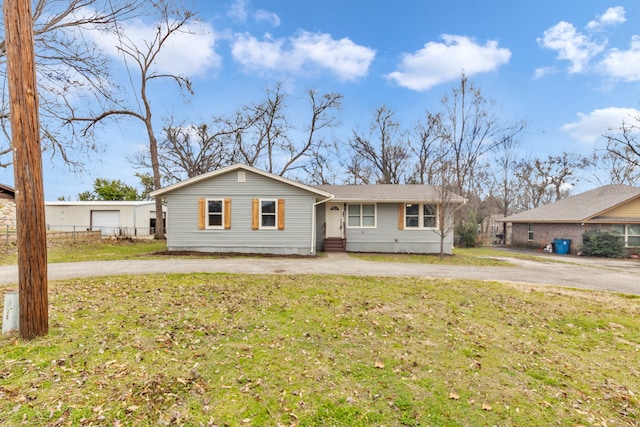 single story home with a front yard