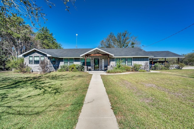 ranch-style home featuring a front lawn