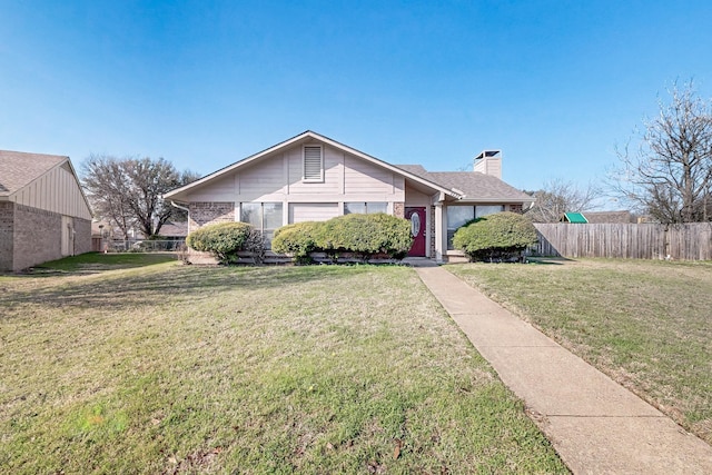 view of front facade featuring a garage and a front yard