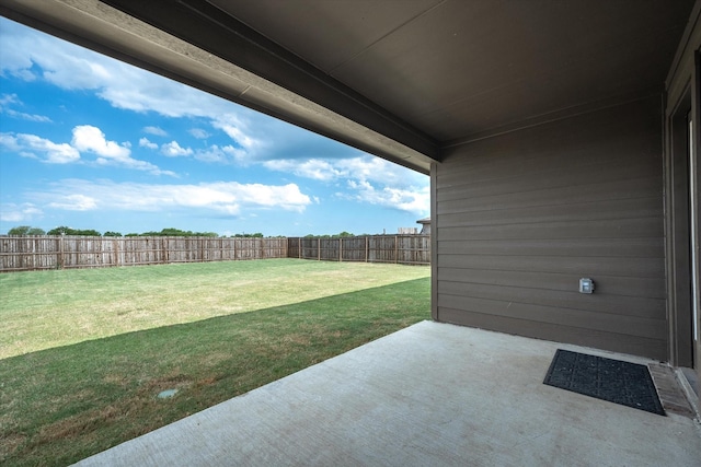 view of yard featuring a patio