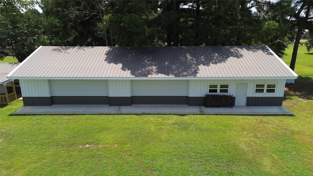 exterior space featuring a lawn