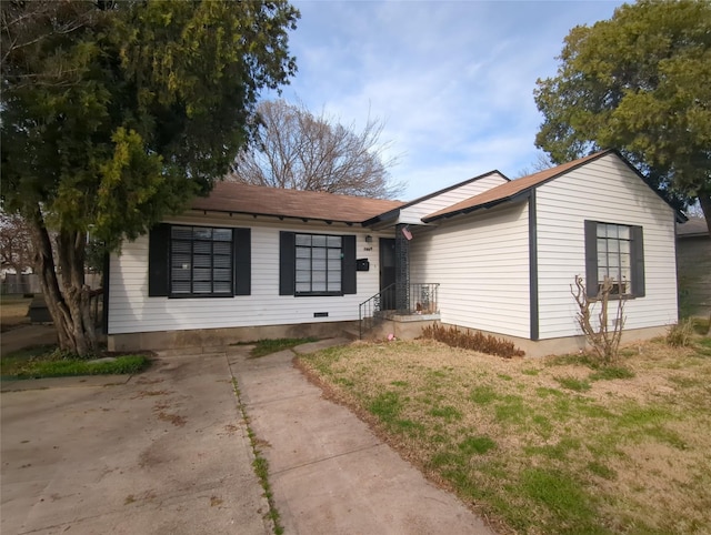 ranch-style house with a front yard