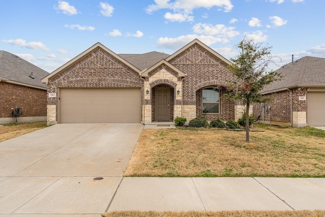 view of front of house featuring a garage and a front yard