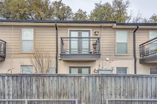 exterior space featuring a balcony