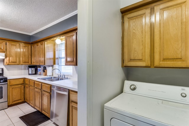 kitchen featuring sink, appliances with stainless steel finishes, backsplash, a textured ceiling, and washer / dryer