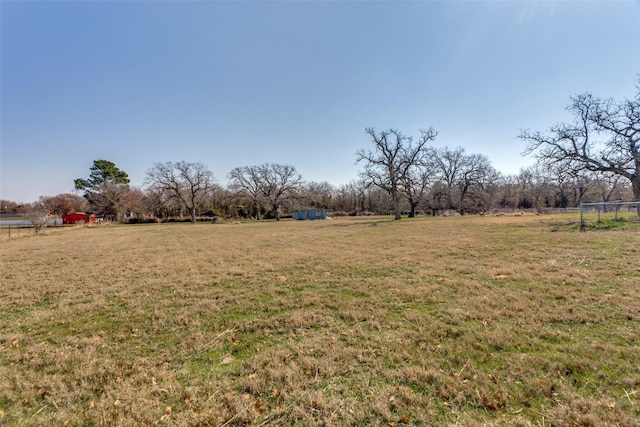 view of yard featuring a rural view