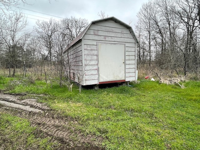 view of outdoor structure featuring a lawn