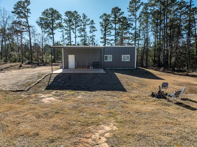 exterior space featuring a yard