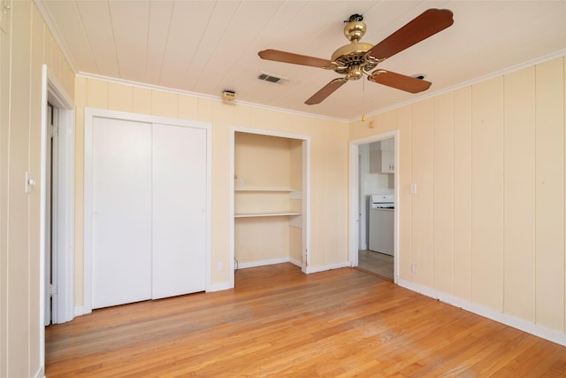 unfurnished bedroom featuring crown molding, light hardwood / wood-style flooring, and ceiling fan