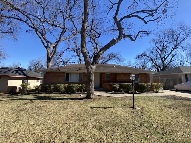 single story home featuring a front lawn