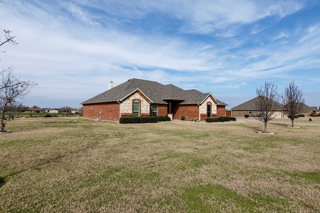 single story home featuring a front yard