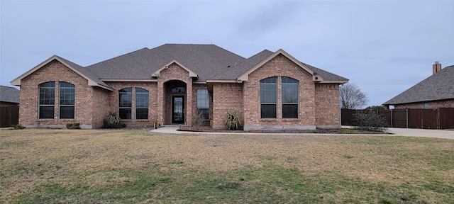 view of front of house with a front yard