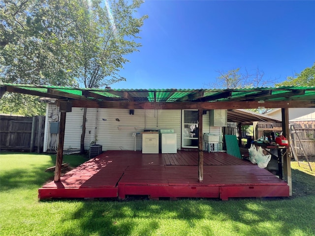 304 Lockwood St, White Settlement, TX 76108 - deck with washer / clothes dryer