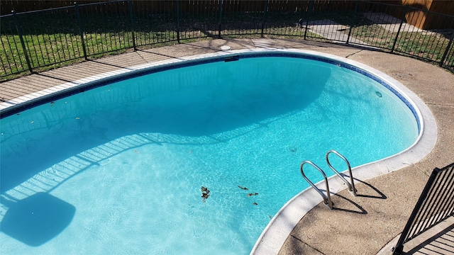 703 San Jacinto St, Mineral Wells, TX 76067 - view of swimming pool featuring fence