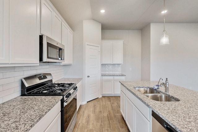 721 Merry Summit Rd, Lavon, TX 75166 - kitchen with appliances with stainless steel finishes, a sink, recessed lighting, light wood-type flooring, and white cabinets