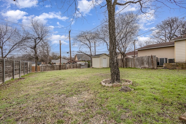 view of yard with a storage unit