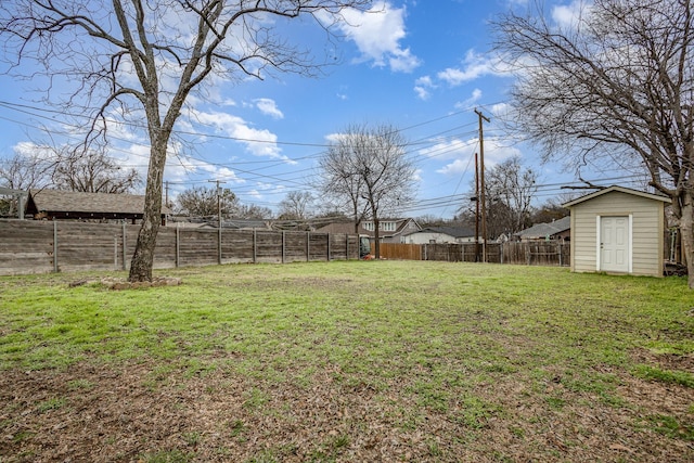 view of yard featuring a storage unit