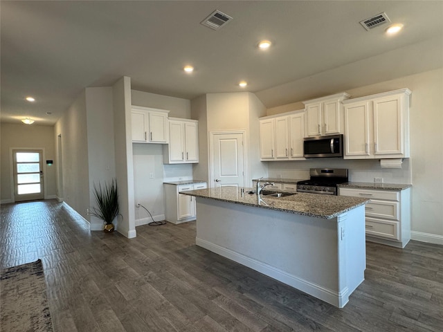 kitchen featuring appliances with stainless steel finishes, dark wood-type flooring, an island with sink, white cabinets, and sink