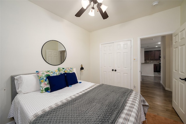 bedroom featuring ceiling fan, dark hardwood / wood-style flooring, and a closet