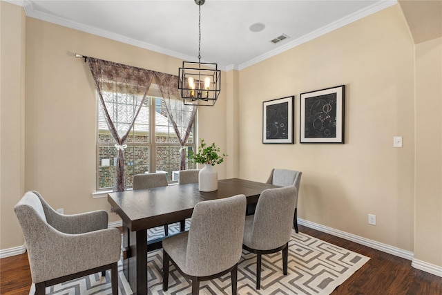 dining area featuring an inviting chandelier, dark hardwood / wood-style floors, and crown molding