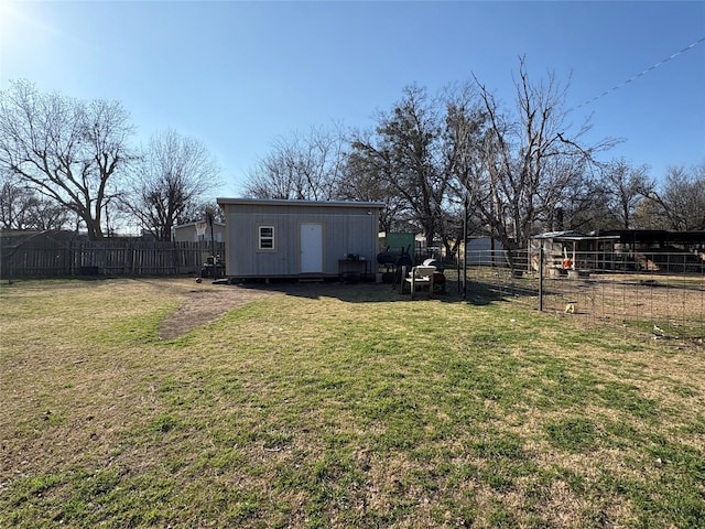 view of yard with a storage unit